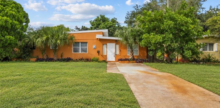 Villa ou maison à Saint Petersburg, Floride 4 chambres, 123.19 m2 № 2360476