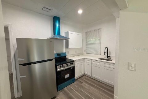 Villa ou maison à louer à Bradenton, Floride: 2 chambres, 83.61 m2 № 2381243 - photo 4