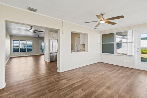 House in Pinellas Park, Florida 2 bedrooms, 96.9 sq.m. № 1531674 - photo 23