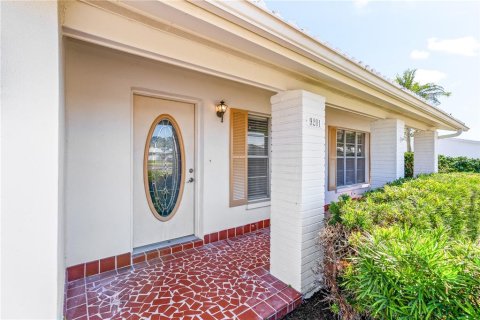 House in Pinellas Park, Florida 2 bedrooms, 96.9 sq.m. № 1531674 - photo 2