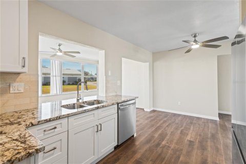 House in Pinellas Park, Florida 2 bedrooms, 96.9 sq.m. № 1531674 - photo 12