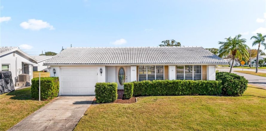 House in Pinellas Park, Florida 2 bedrooms, 96.9 sq.m. № 1531674
