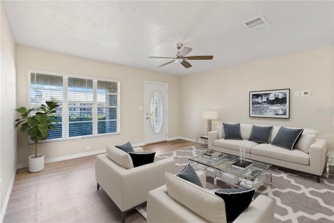 House in Pinellas Park, Florida 2 bedrooms, 96.9 sq.m. № 1531674 - photo 3