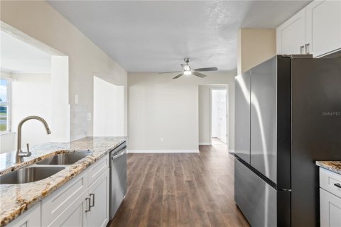 House in Pinellas Park, Florida 2 bedrooms, 96.9 sq.m. № 1531674 - photo 13