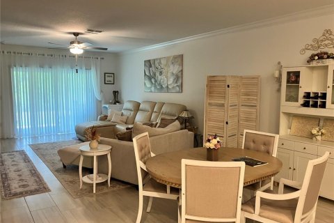 Villa ou maison à vendre à Land O' Lakes, Floride: 2 chambres, 162.3 m2 № 2210209 - photo 4