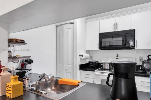 Condominio en venta en Miami, Florida, 3 dormitorios, 92.25 m2 № 1822102 - foto 15
