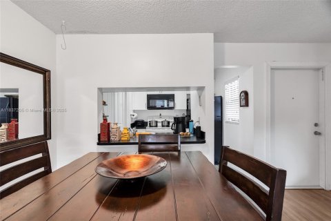 Condominio en venta en Miami, Florida, 3 dormitorios, 92.25 m2 № 1822102 - foto 11