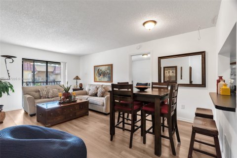 Condominio en venta en Miami, Florida, 3 dormitorios, 92.25 m2 № 1822102 - foto 3