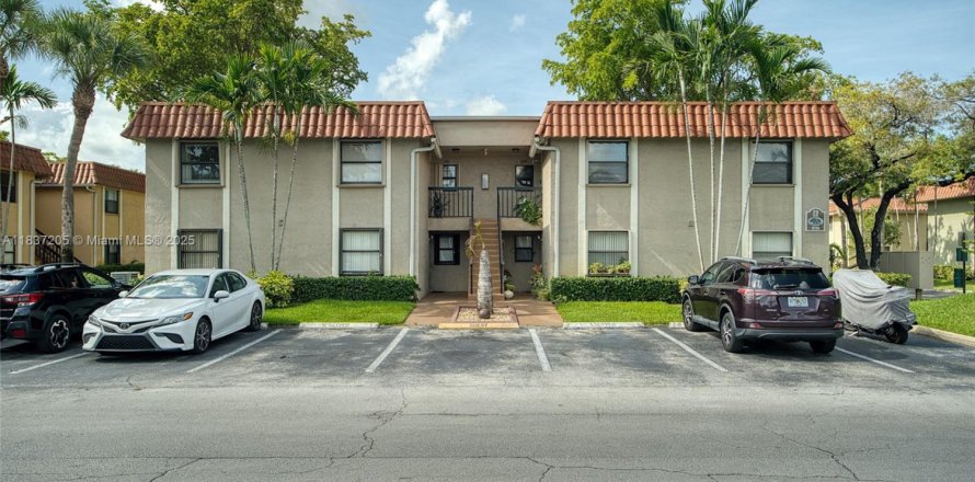 Condominio en Miami, Florida, 3 dormitorios  № 1822102