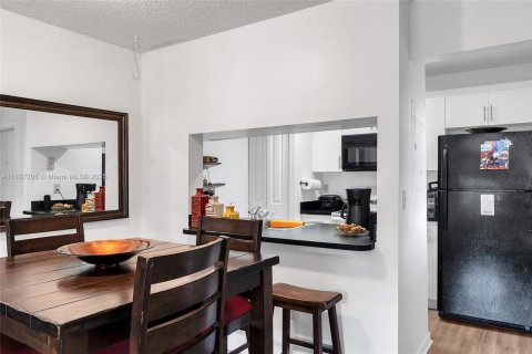 Condominio en venta en Miami, Florida, 3 dormitorios, 92.25 m2 № 1822102 - foto 12