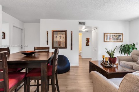 Condominio en venta en Miami, Florida, 3 dormitorios, 92.25 m2 № 1822102 - foto 10
