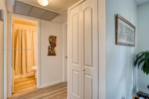 Condominio en venta en Miami, Florida, 3 dormitorios, 92.25 m2 № 1822102 - foto 27