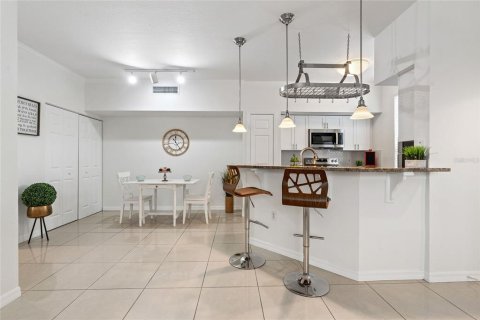 Condo in Tampa, Florida, 1 bedroom  № 1844663 - photo 12