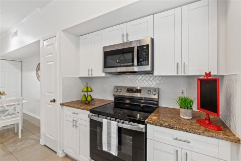 Condo in Tampa, Florida, 1 bedroom  № 1844663 - photo 8