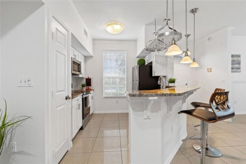 Condo in Tampa, Florida, 1 bedroom  № 1844663 - photo 11