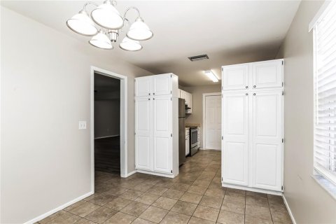 Villa ou maison à louer à Winter Haven, Floride: 4 chambres, 186.55 m2 № 1895221 - photo 3