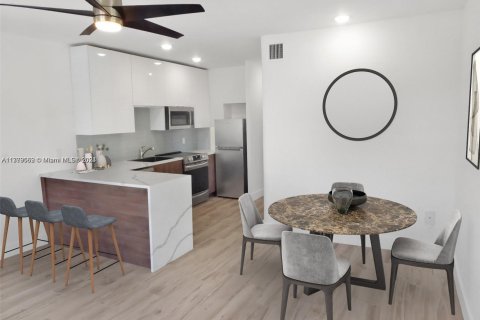 Propiedad comercial en venta en Miami Beach, Florida, 730.96 m2 № 1710022 - foto 7