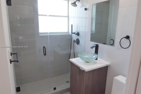 Propiedad comercial en venta en Miami Beach, Florida, 730.96 m2 № 1710022 - foto 21