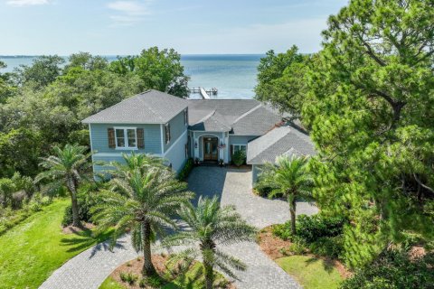 House in Destin, Florida 5 bedrooms, 554.53 sq.m. № 559733 - photo 1