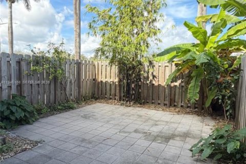 Townhouse in Homestead, Florida 3 bedrooms, 123.19 sq.m. № 2003348 - photo 16