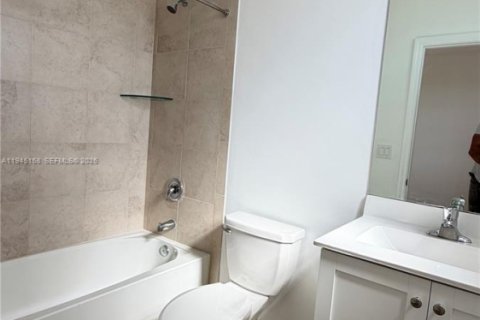 Townhouse in Homestead, Florida 3 bedrooms, 123.19 sq.m. № 2003348 - photo 15