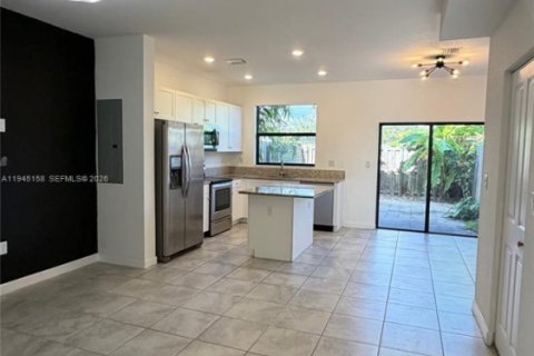 Townhouse in Homestead, Florida 3 bedrooms, 123.19 sq.m. № 2003348 - photo 2