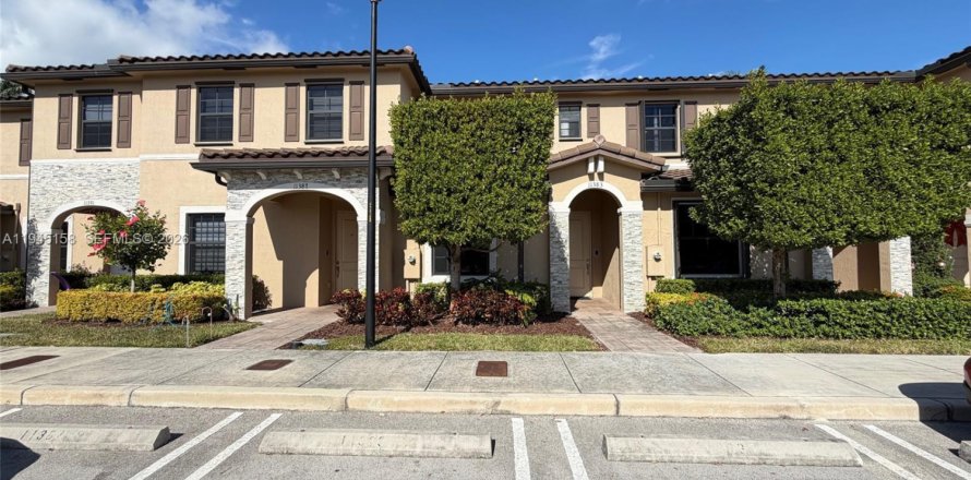 Townhouse in Homestead, Florida 3 bedrooms, 123.19 sq.m. № 2003348