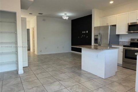 Townhouse in Homestead, Florida 3 bedrooms, 123.19 sq.m. № 2003348 - photo 3