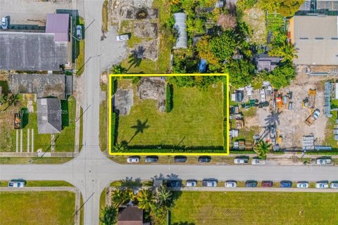 Купить коммерческую недвижимость в Хомстед, Флорида № 1959212 - фото 8