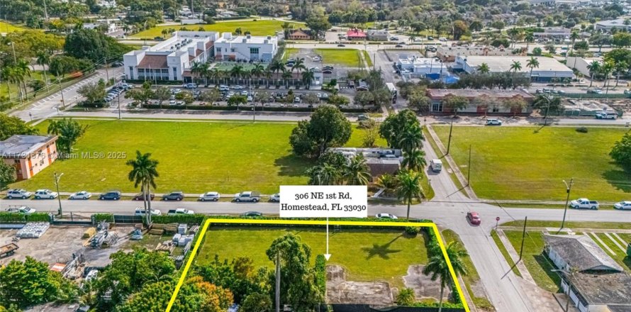 Коммерческая недвижимость в Хомстед, Флорида № 1959212