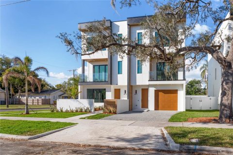 Touwnhouse à vendre à Tampa, Floride: 3 chambres, 197.42 m2 № 1905554 - photo 1