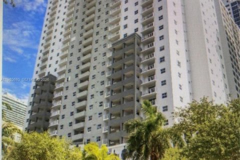 Condominio en alquiler en Miami, Florida, 2 dormitorios, 86.4 m2 № 2044852 - foto 4