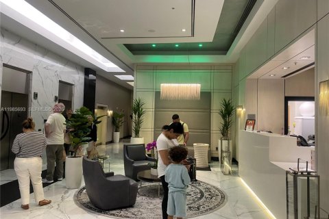 Condominio en alquiler en Miami, Florida, 2 dormitorios, 86.4 m2 № 2044852 - foto 11