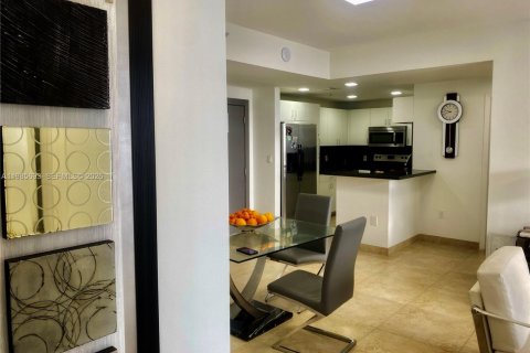 Condominio en alquiler en Miami, Florida, 2 dormitorios, 86.4 m2 № 2044852 - foto 29
