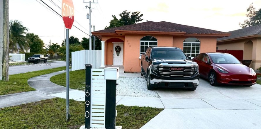 Villa ou maison à Hialeah, Floride 3 chambres, 130.99 m2 № 2002165