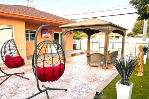 Villa ou maison à louer à Hialeah, Floride: 3 chambres, 130.99 m2 № 2002165 - photo 17