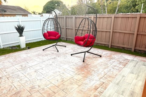 Villa ou maison à louer à Hialeah, Floride: 3 chambres, 130.99 m2 № 2002165 - photo 13