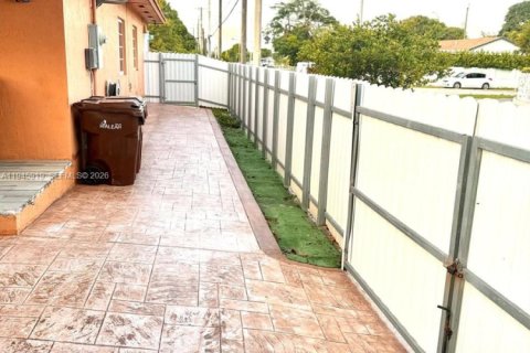 Villa ou maison à louer à Hialeah, Floride: 3 chambres, 130.99 m2 № 2002165 - photo 14
