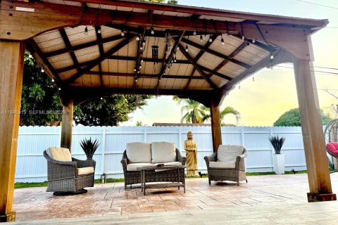 Villa ou maison à louer à Hialeah, Floride: 3 chambres, 130.99 m2 № 2002165 - photo 12