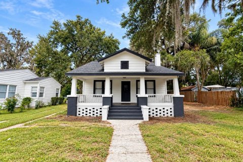 House in Leesburg, Florida 4 bedrooms, 176.51 sq.m. № 2400480