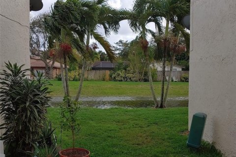 Condominio en venta en Coral Springs, Florida, 2 dormitorios, 74.32 m2 № 2020293 - foto 2