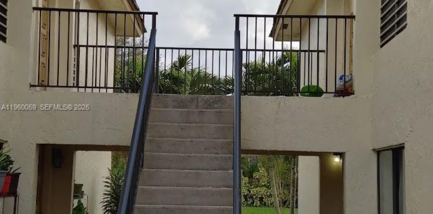 Condominio en Coral Springs, Florida, 2 dormitorios № 2020293