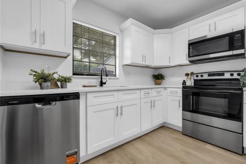 Villa ou maison à vendre à Tampa, Floride: 2 chambres, 81.38 m2 № 2285251 - photo 10