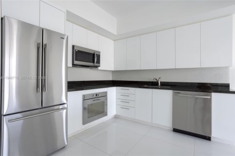 Снять в аренду кондоминиум в Майами, Флорида 2 спальни, 102.1м2, № 2003991 - фото 4