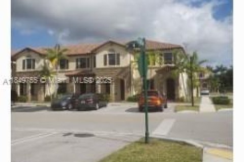 House in Homestead, Florida 2 bedrooms, 113.71 sq.m. № 1857143 - photo 2