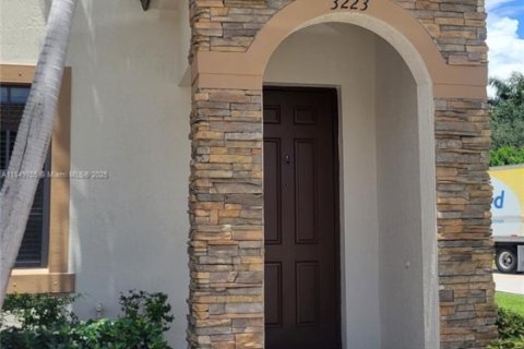 House in Homestead, Florida 2 bedrooms, 113.71 sq.m. № 1857143 - photo 3