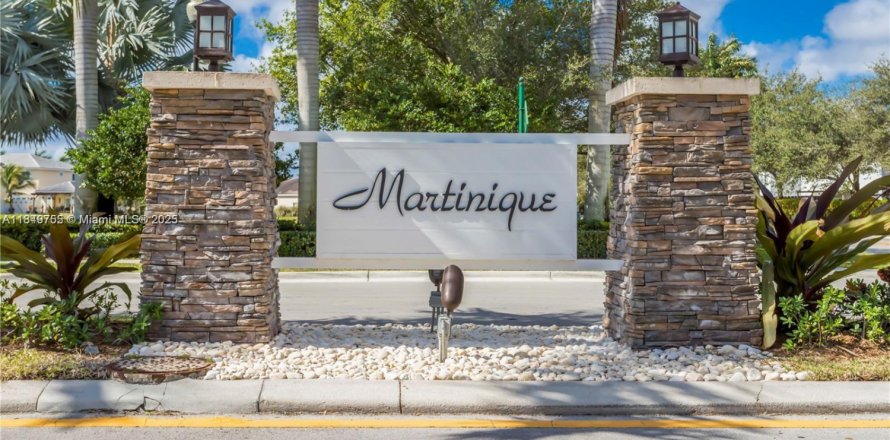 House in Homestead, Florida 2 bedrooms, 113.71 sq.m. № 1857143