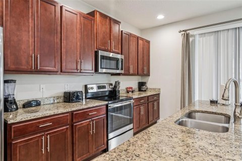House in Kissimmee, Florida 5 bedrooms, 238.76 sq.m. № 2219180 - photo 7