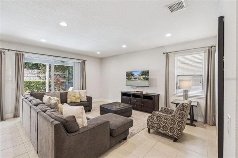 House in Kissimmee, Florida 5 bedrooms, 238.76 sq.m. № 2219180 - photo 5