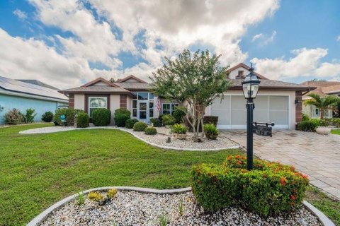 Villa ou maison à vendre à Sun City Center, Floride: 3 chambres, 202.53 m2 № 1393817 - photo 2